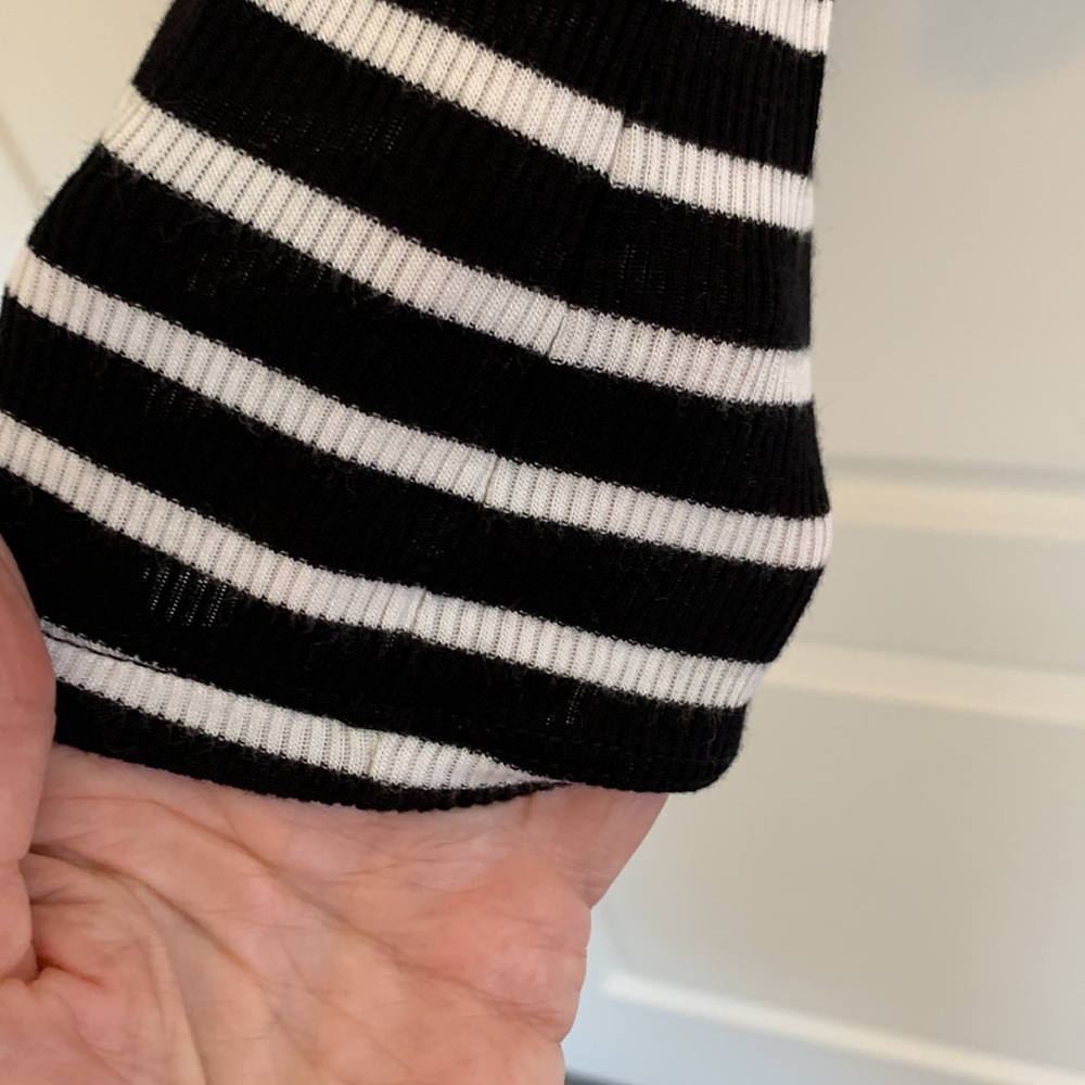 ON stripe top. - Picture 4 of 6